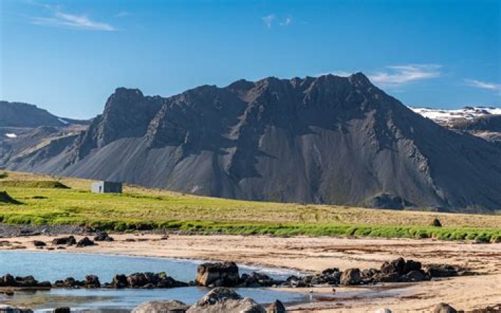 15 Best Beaches in Iceland