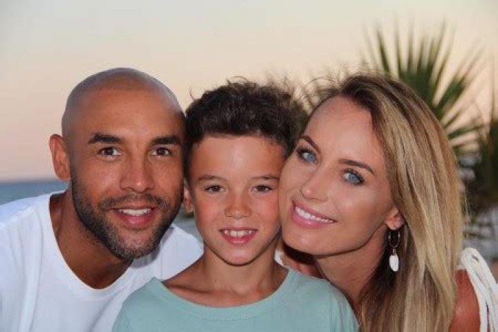 Alex Beresford Married, Wife, Girlfriend, Kids, Net Worth, Salary