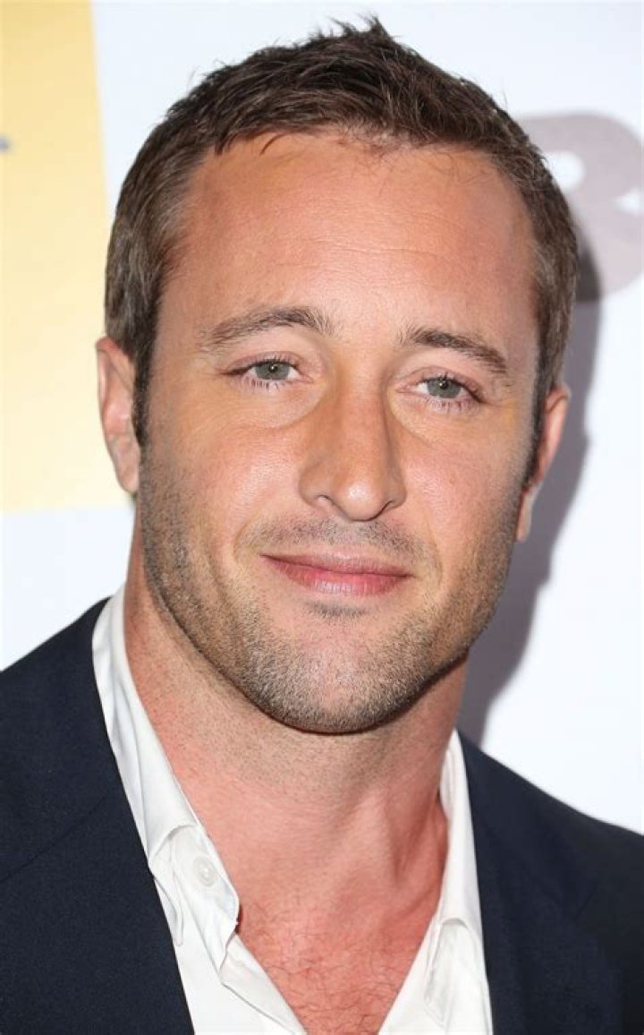 Alex O'Loughlin Height - CelebsHeight.org