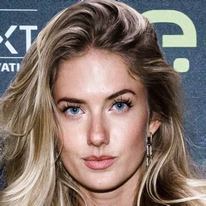 Alicia Schmidt - Age, Family, Bio