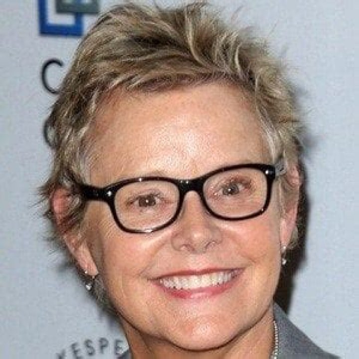 Amanda Bearse - Age, Family, Bio