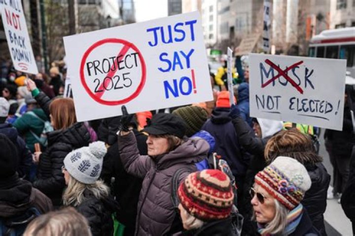 	Amanda Stanton took her daughters to a protest and defended it, good for her	