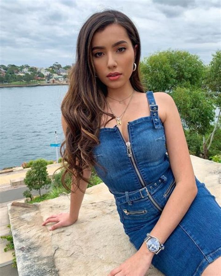 Amelia Thripura Henderson Bio (Wiki) 