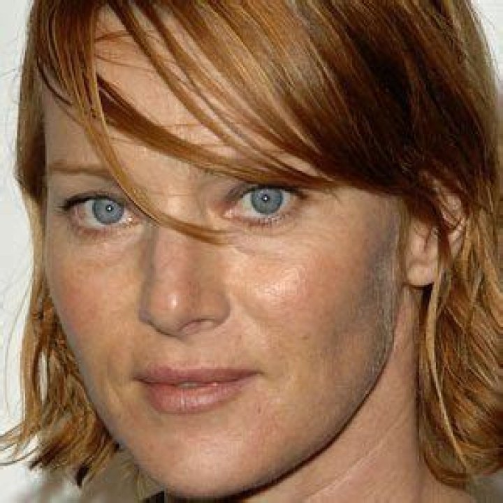 Angela Featherstone - Age, Family, Bio