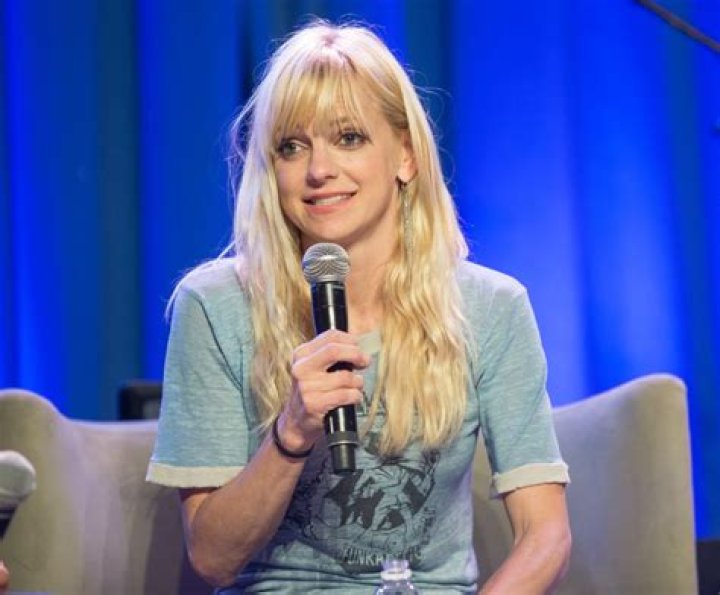 Anna Faris has been quietly dating a 47-year-old cinematographer for a month