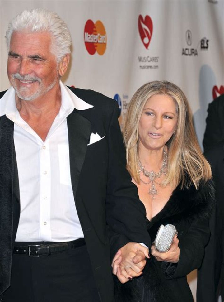 Barbra Streisand sort-of disses Glee and then backtracks