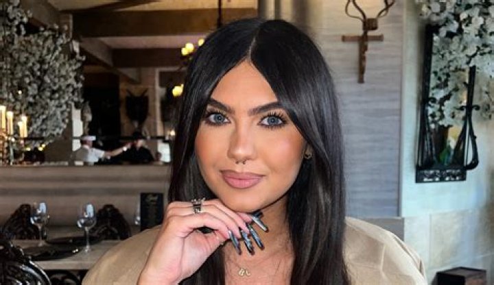 Belle Hassan - Age, Family, Bio
