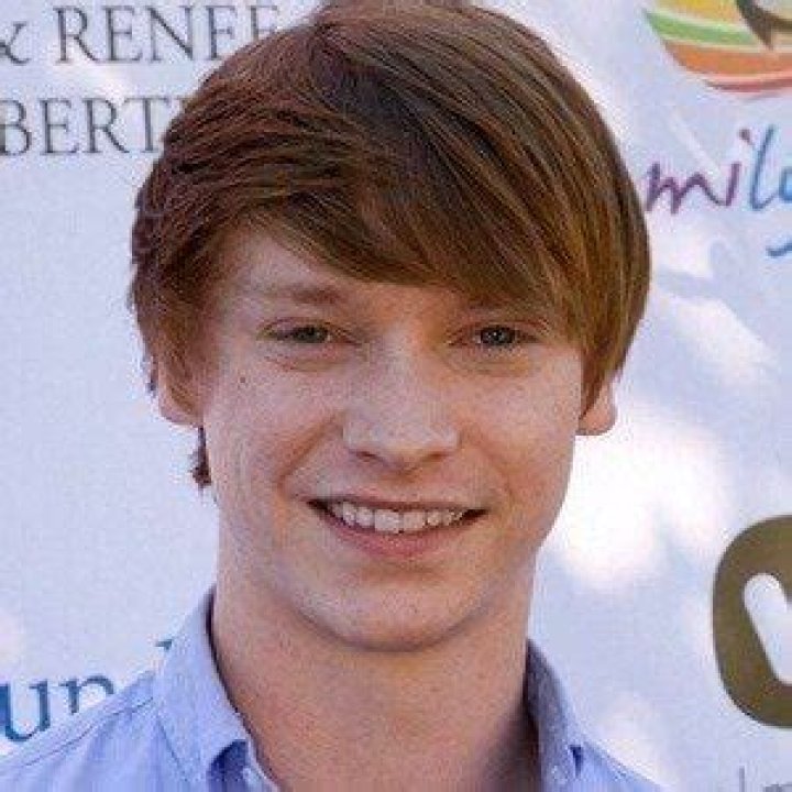 Calum Worthy - Age, Family, Bio