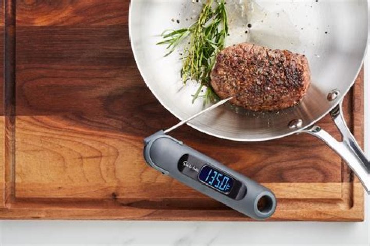 Can you use a meat thermometer for hot oil?