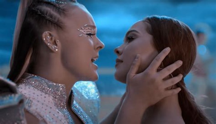 Carolyn Miller Drops New Music Video
