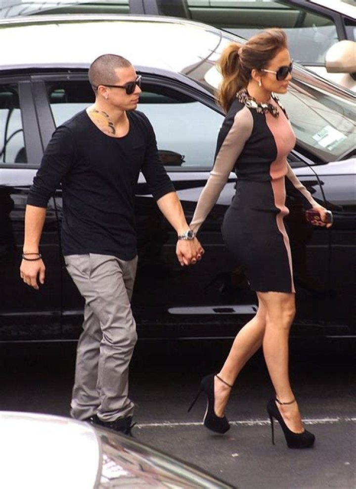 Casper Smart’s friend says he mooched off his last older girlfriend too