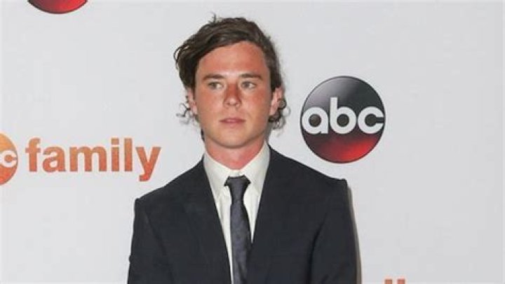Charlie McDermott - Age, Family, Bio