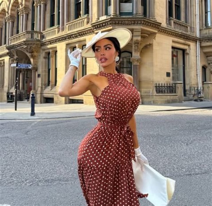 Chloe Saxon - Age, Family, Bio