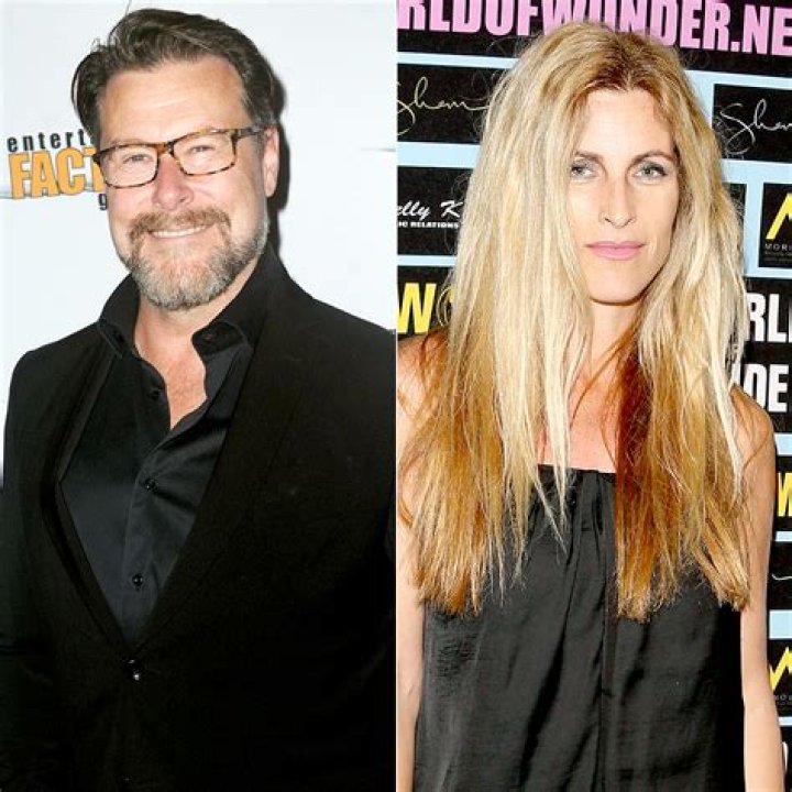 Dean McDermott’s ex: he goes on luxury vacations but stopped paying child support