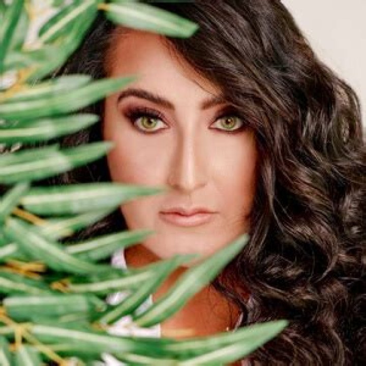 Diana Kaz - Trivia, Family, Bio