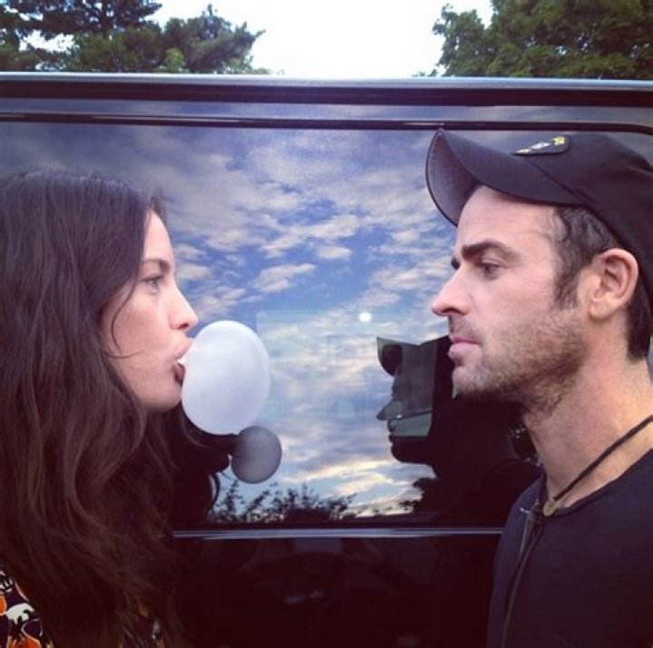 Did Liv Tyler & Justin Theroux ‘rack up alone time on & off the set’?
