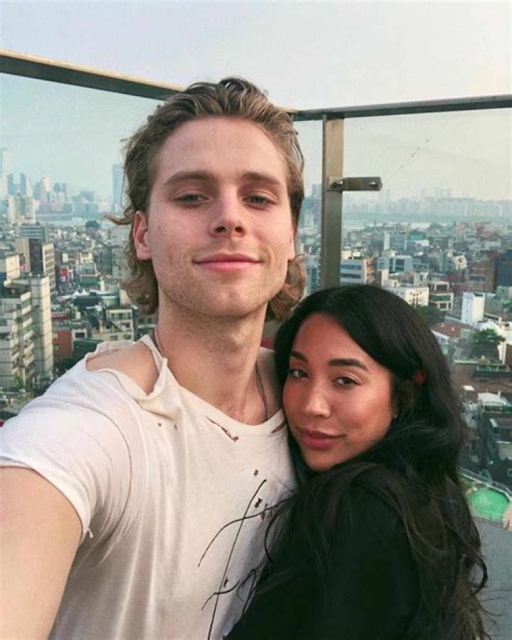 Did Luke Hemmings get married to Fiancee Sierra Deaton?