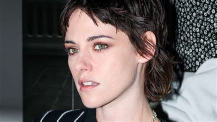 Does Kristen Stewart look depressed because Sparkles is banging Riley Keough?