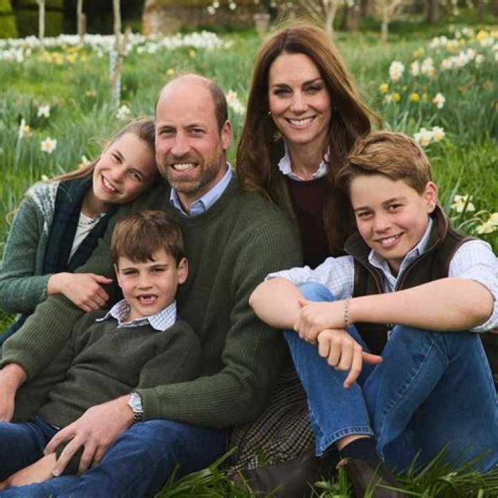 	Duchess Kate & William visited a farm, played on a tractor & met some sheep	
