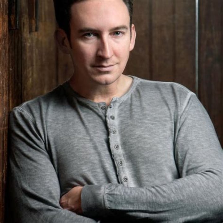 Dustin Pari - Age, Family, Bio