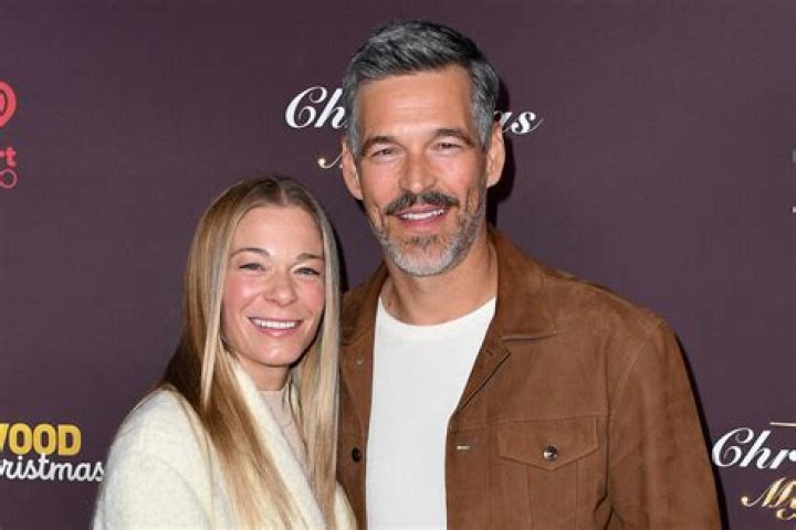 Eddie Cibrian ‘got’ LeAnn Rimes a big diamond ring for Christmas: pretty?