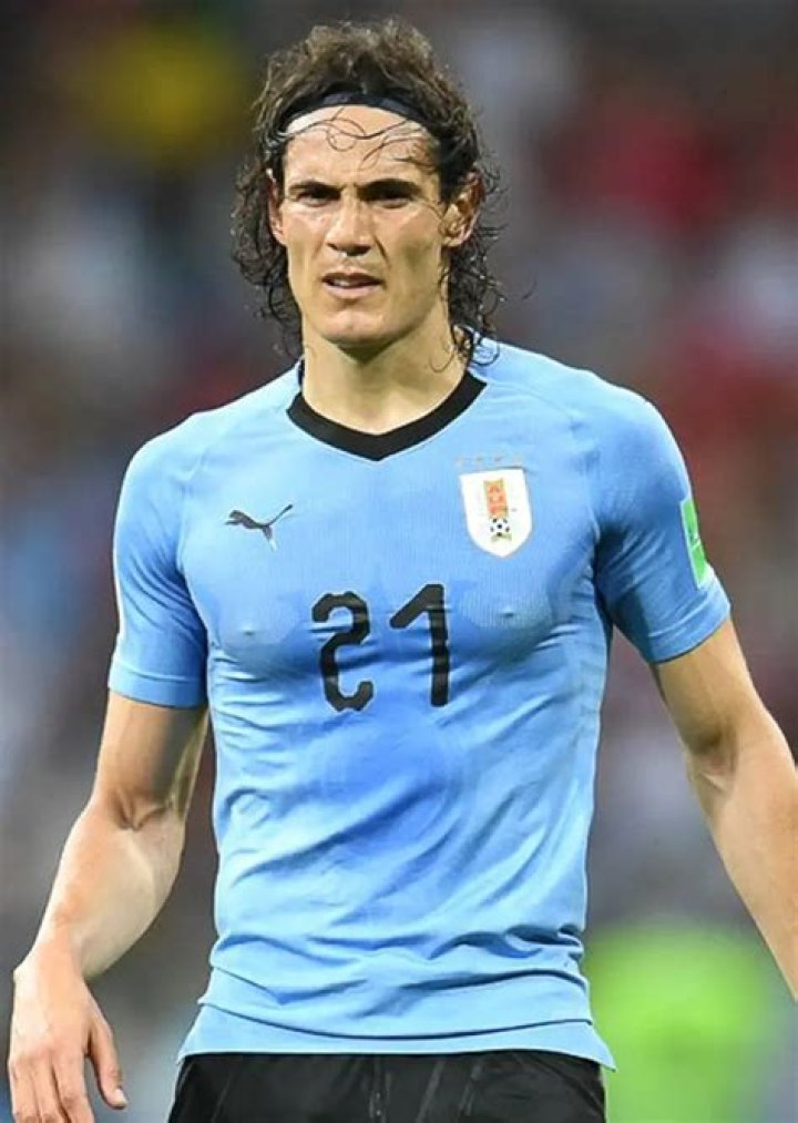 Edinson Cavani Net Worth - Wiki, Age, Weight and Height, Relationships, Family, and More