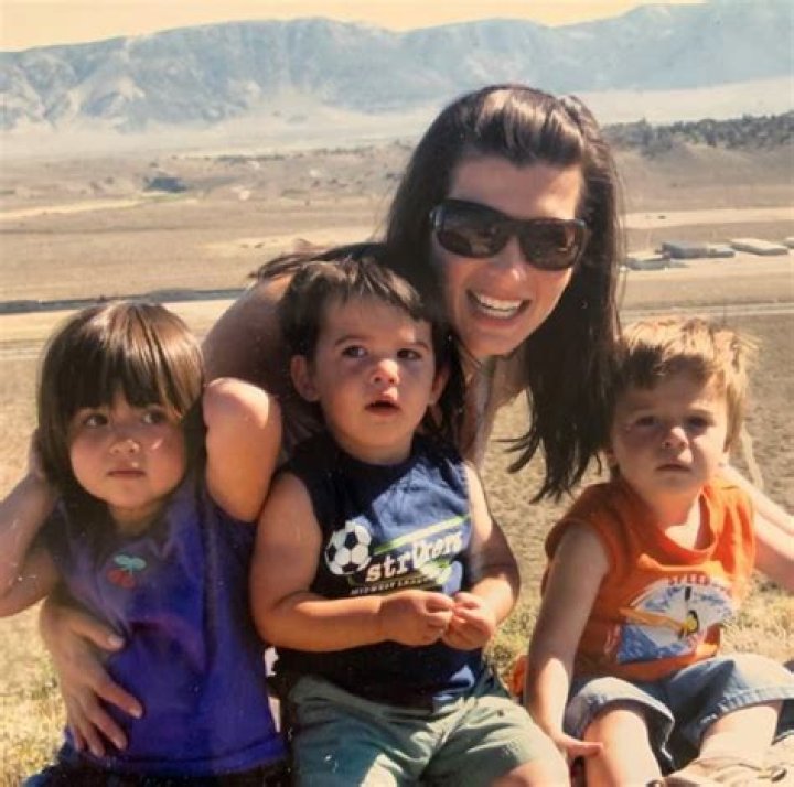 Ellie Zeiler - Age, Family, Bio