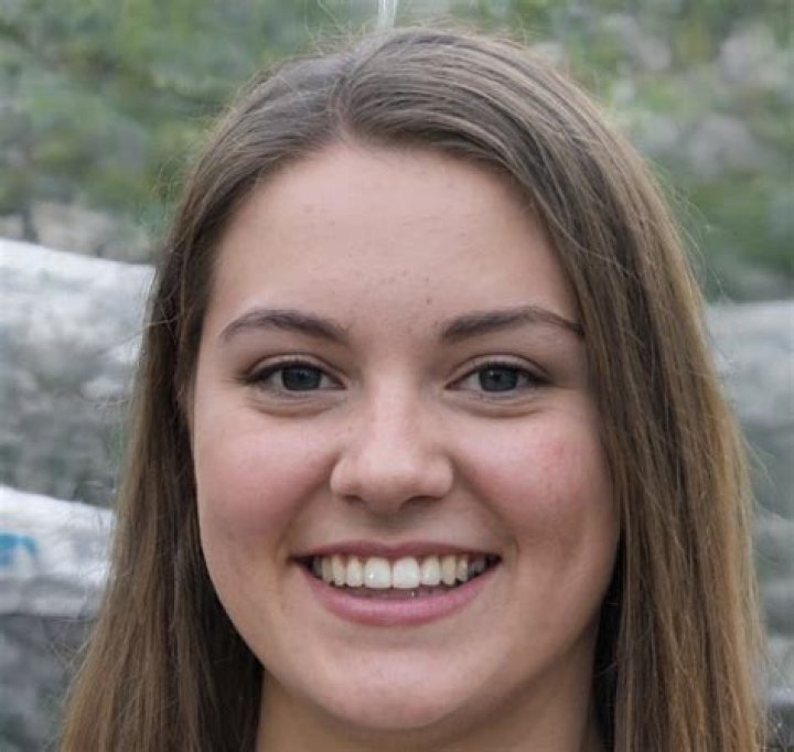 Esther Lynn - Age, Family, Bio