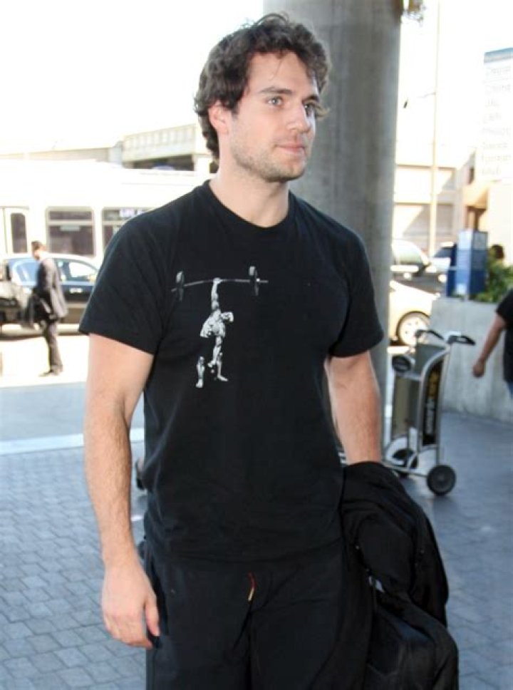 Henry Cavill with unruly curly hair & sweatpants at LAX: would you hit it?