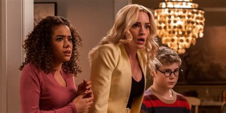 How many episodes are in Ginny and Georgia season 2?