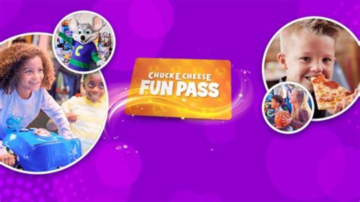 How much does a play pass cost at Chuck E Cheese?