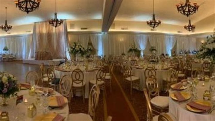 How much does it cost to join Blackhawk Country Club?