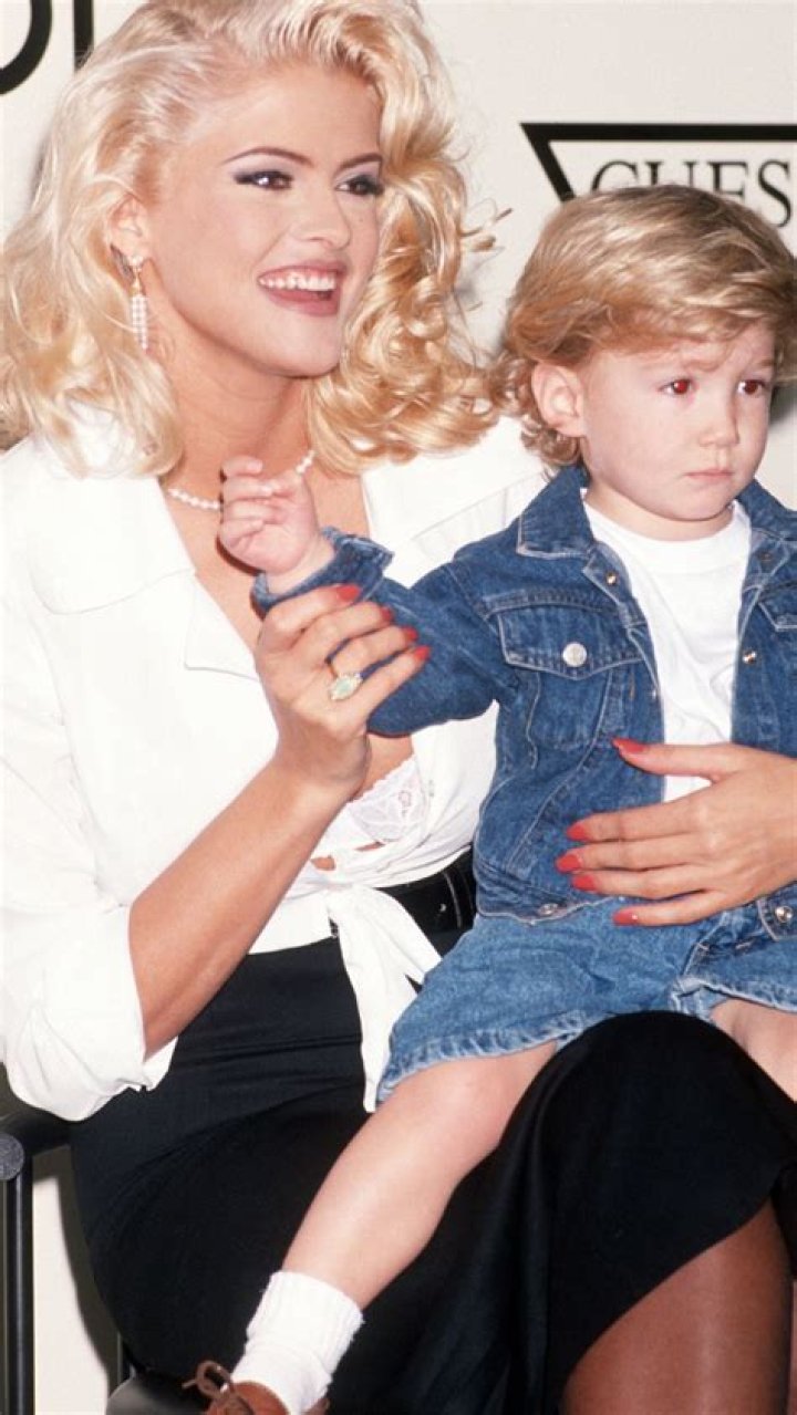 How tall was Anna Nicole Smith?