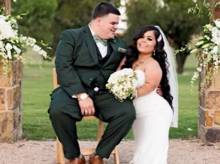 Is Amanda Salinas married?