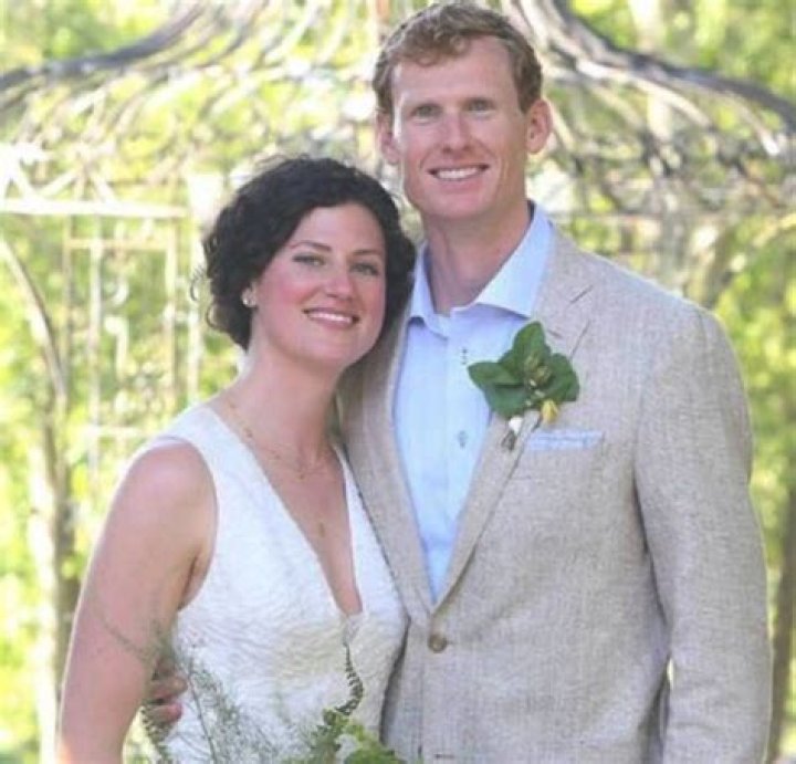 Is Grayson on Salvage Dawgs married?