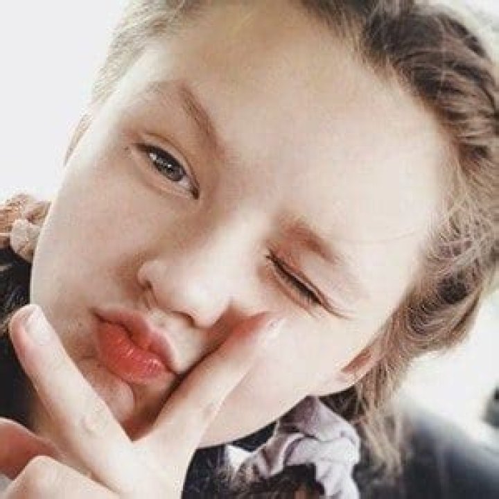 Isabella Tena - Age, Family, Bio