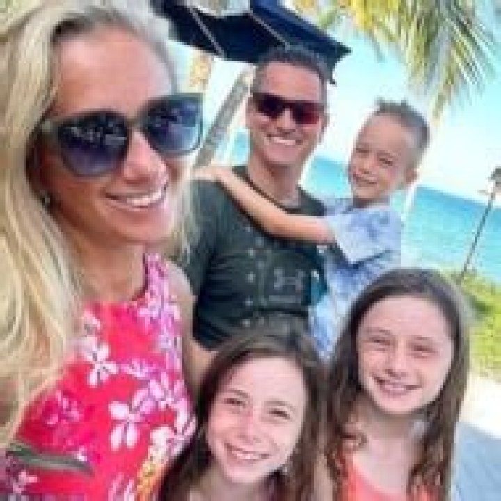 Isabelle McFive - Age, Family, Bio