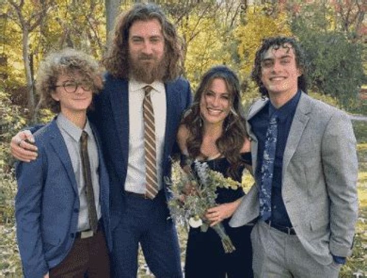 Jessie McLaughlin - Age, Family, Bio