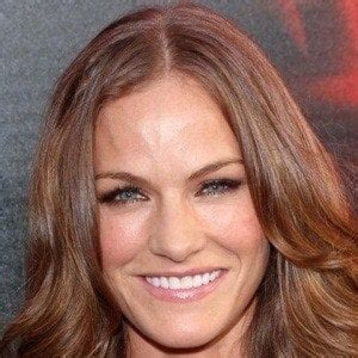 Kelly Overton Bio (Wiki) 