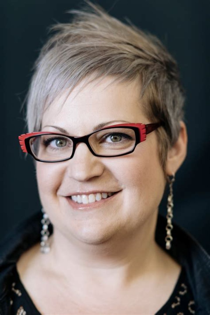 Laura James - Age, Family, Bio