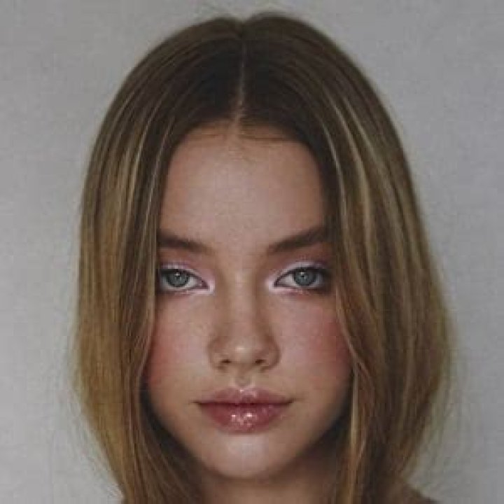 Laura Niemas - Age, Family, Bio