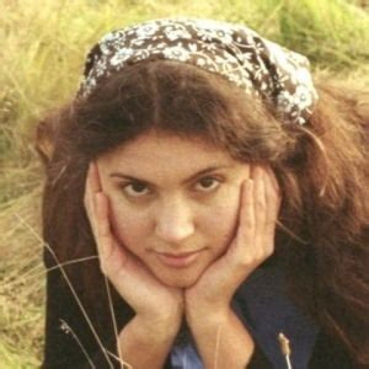 Liana Flores - Age, Family, Bio