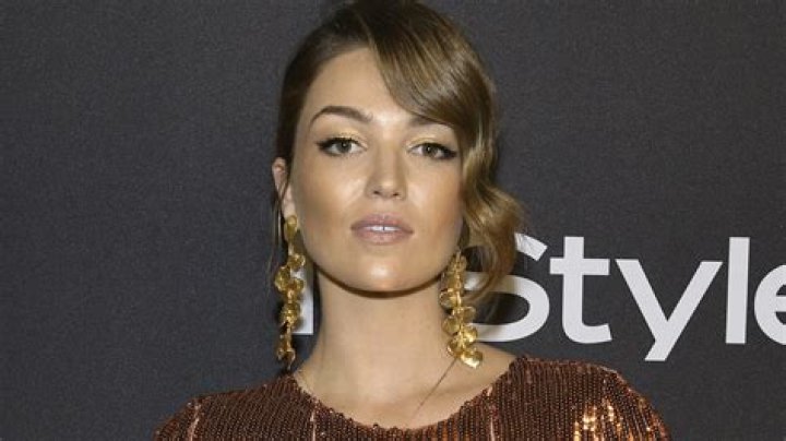 Lili Simmons - Age, Family, Bio