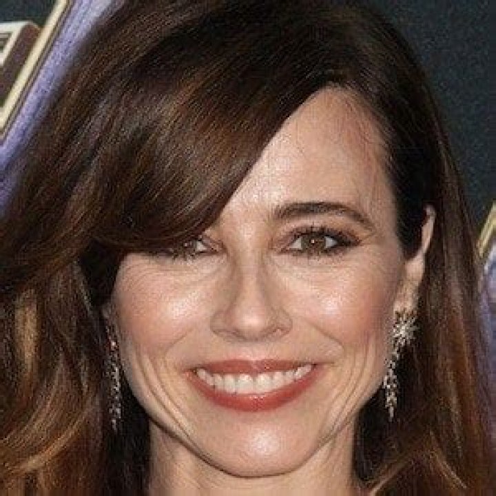 Linda Cardellini - Age, Family, Bio