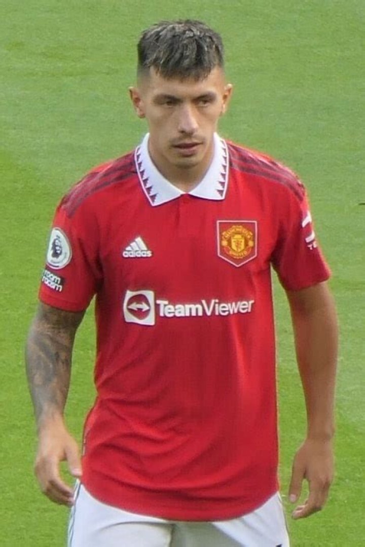 Lisandro Martínez - Age, Family, Bio