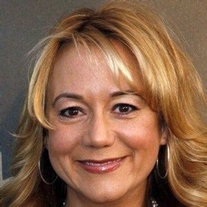 Megyn Price - Age, Family, Bio