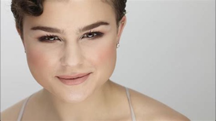 Melanie Moore - Age, Family, Bio