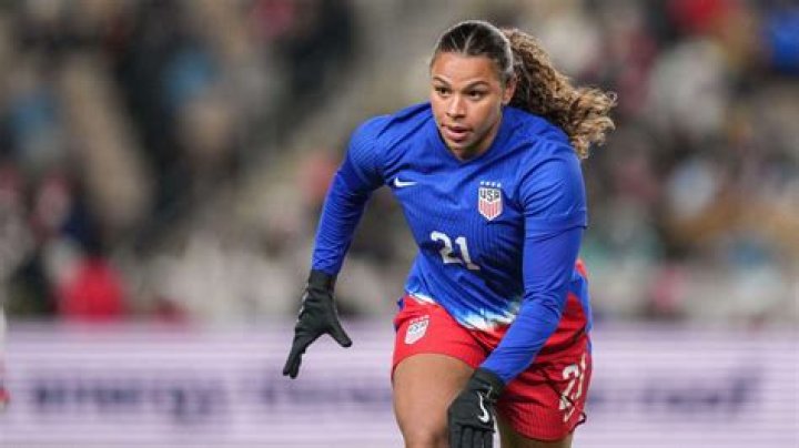 Michelle Cooper (Soccer Player) - Age, Family, Bio