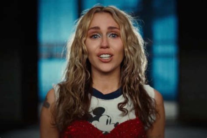 Miley Cyrus in more embarassing photos – this time sort of topless
