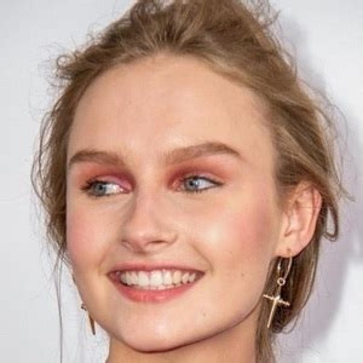Olivia DeJonge - Age, Family, Bio